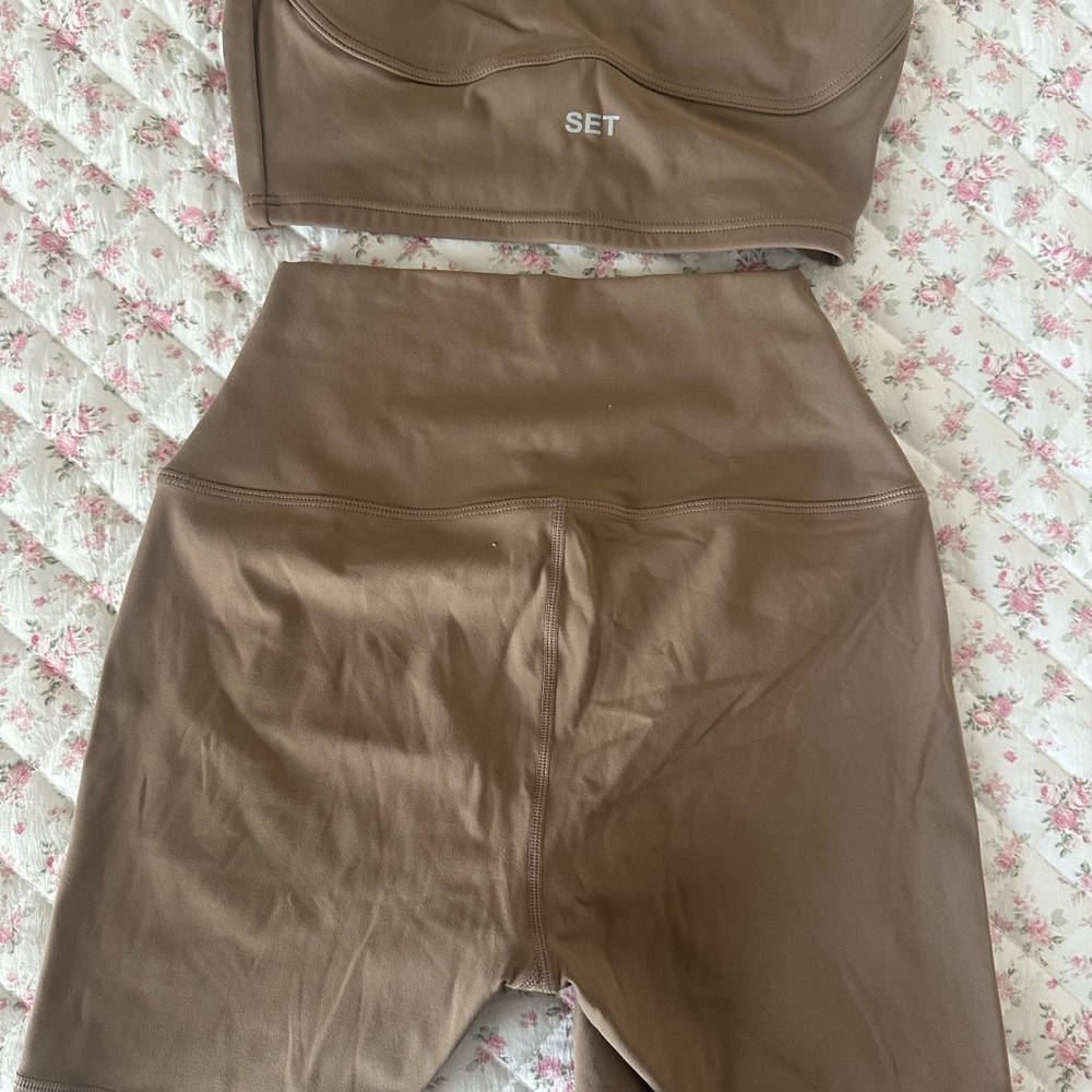 Set Active- Brown Sports Bra and Shorts Set - Picture 3 of 3